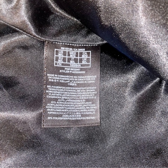 🚨Price Drop🚨 Cropped faux fur vest/ bolero - Picture 4 of 4